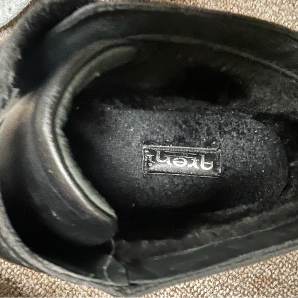 Brand new boots for women, wide, very comfortable, leather, made in USA. - Picture 2 of 8